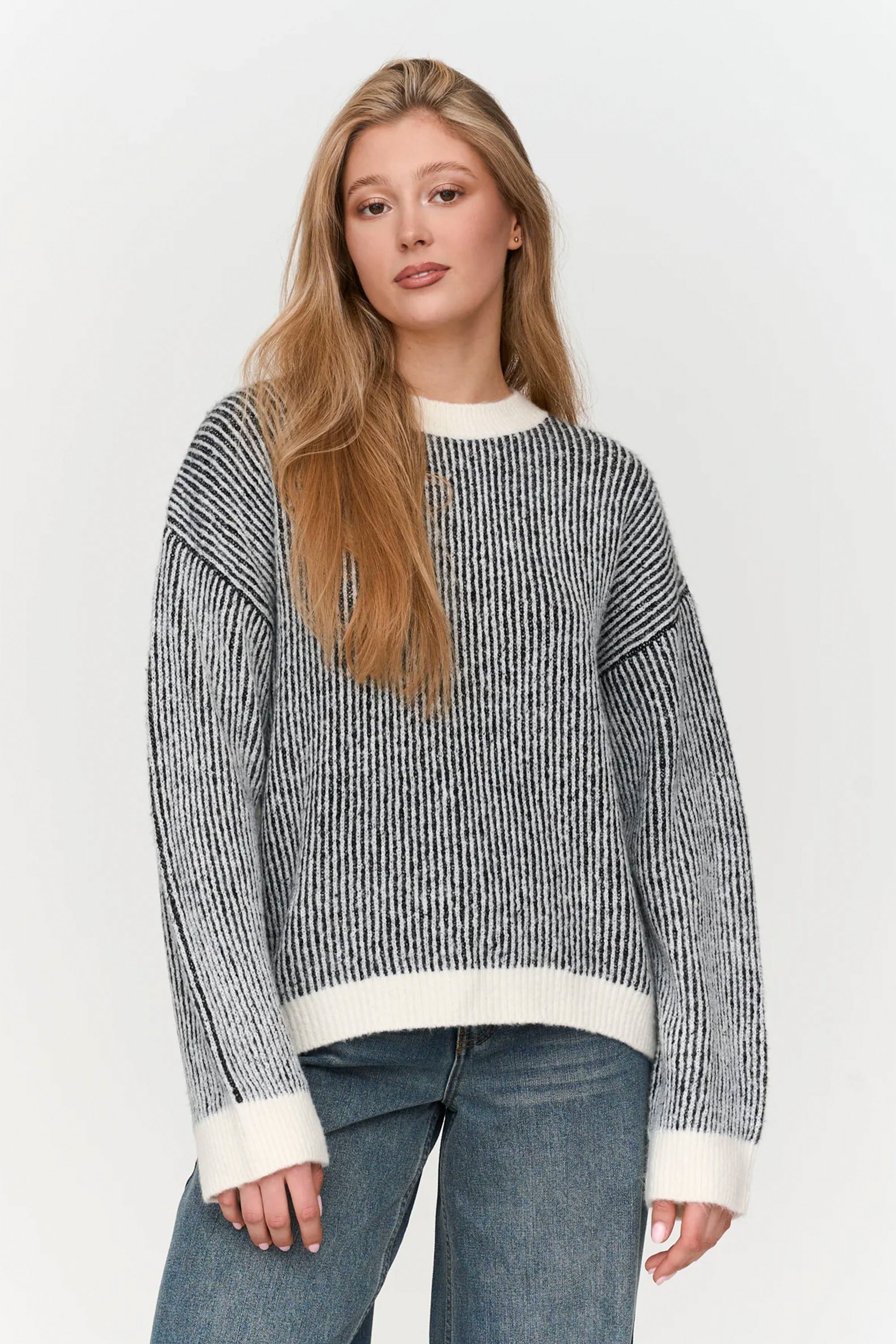 24 Colours Happylifeshops striped knit sweater black white contrast relaxed fit