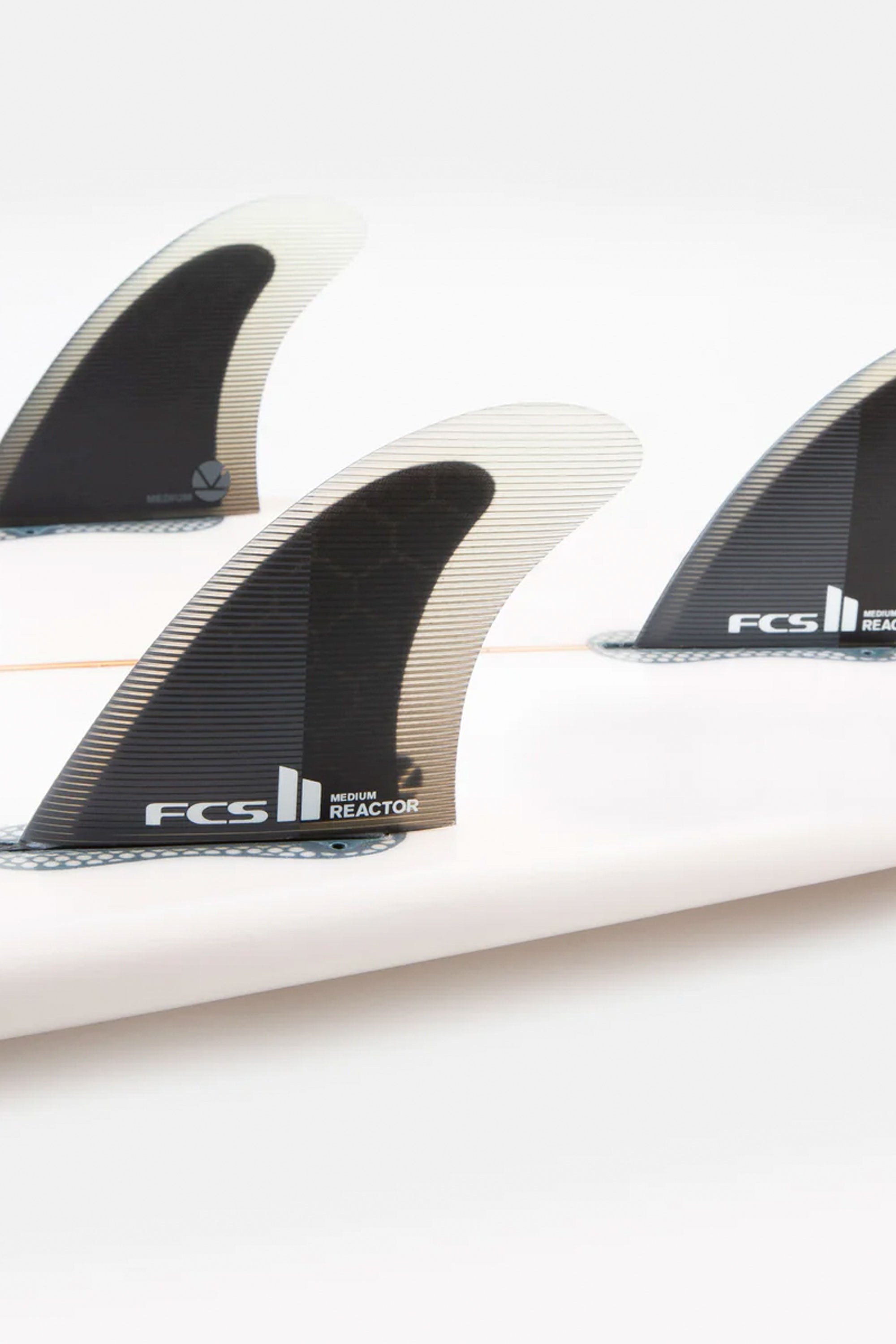Pukas-Surf-Shop-Fin-FCS-Reactor-PC-Charcoal