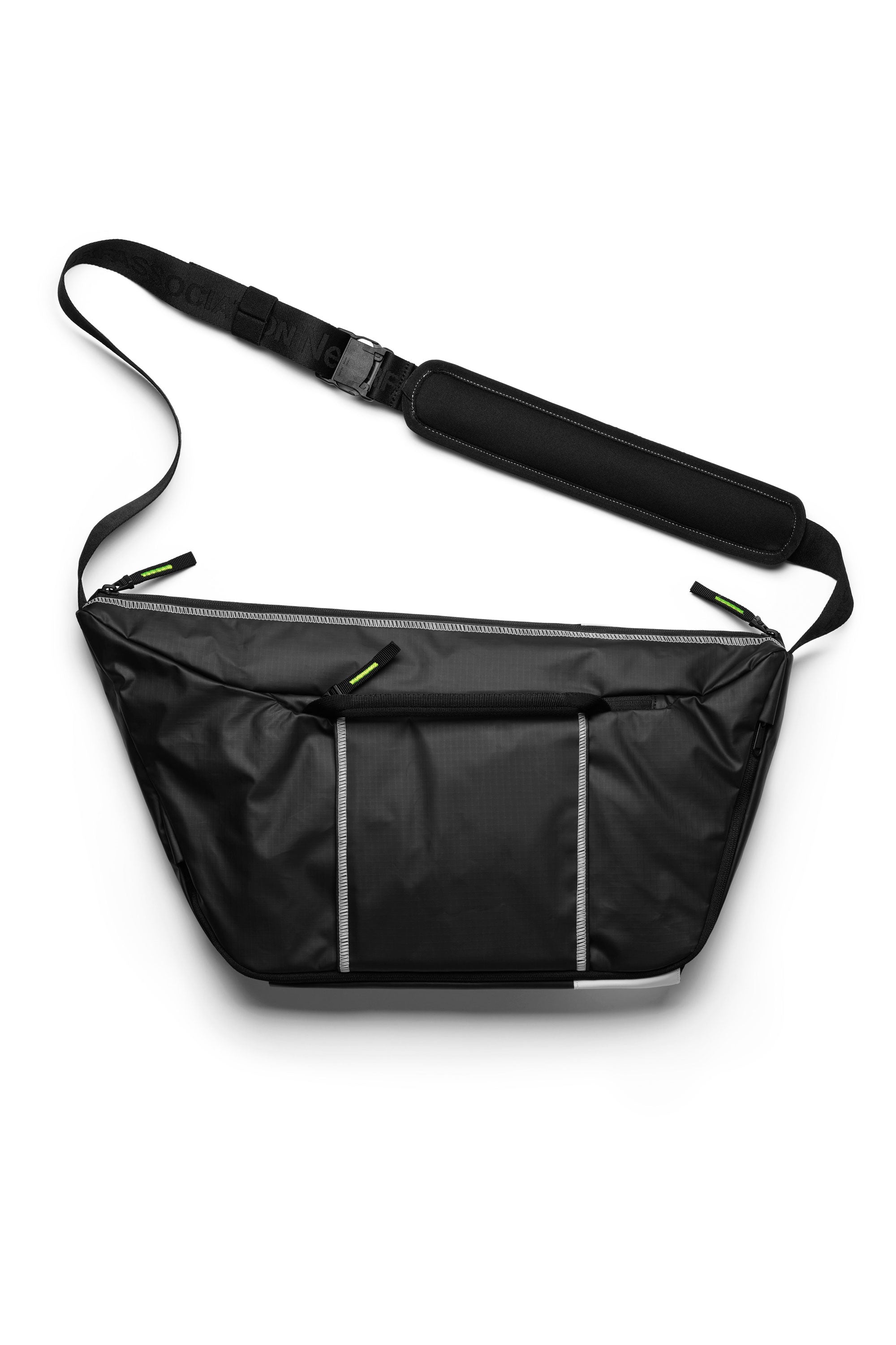 Pukas-Surf-Shop-Handbag-Db-X-New-Amsterdam-Ramverk-Pro-Carry-On-Black