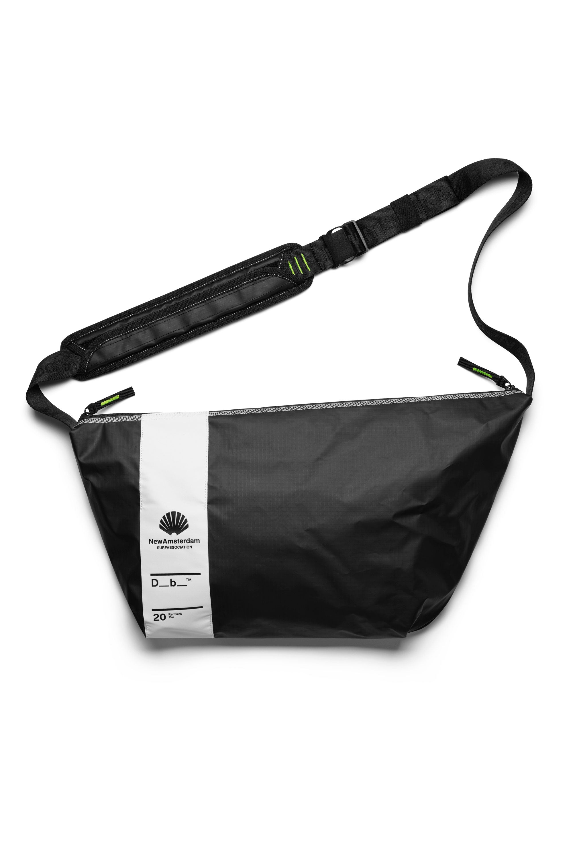 Pukas-Surf-Shop-Handbag-Db-X-New-Amsterdam-Ramverk-Pro-Carry-On-Black