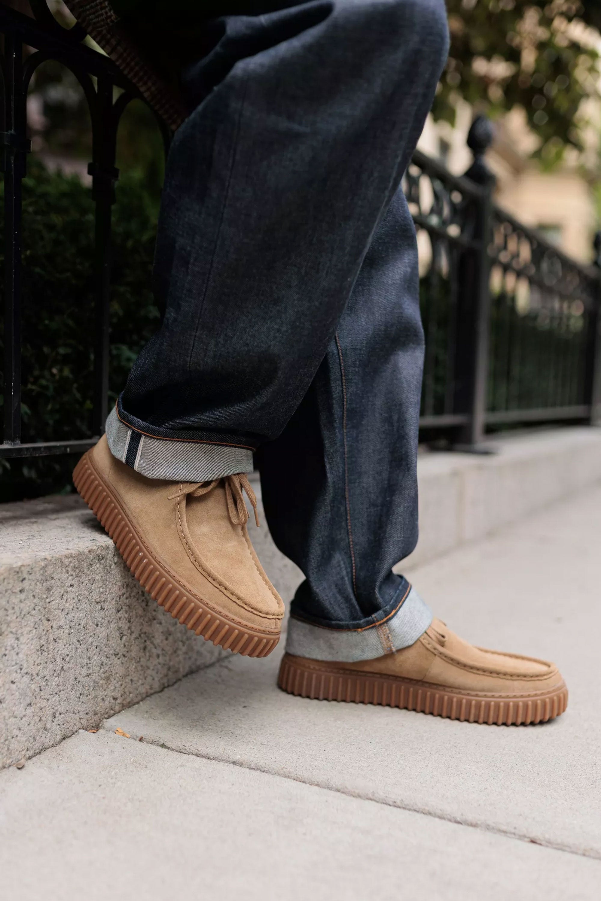 Happylifeshops Man Footwear Clarks Tornhill Lo Dark Sand Suede