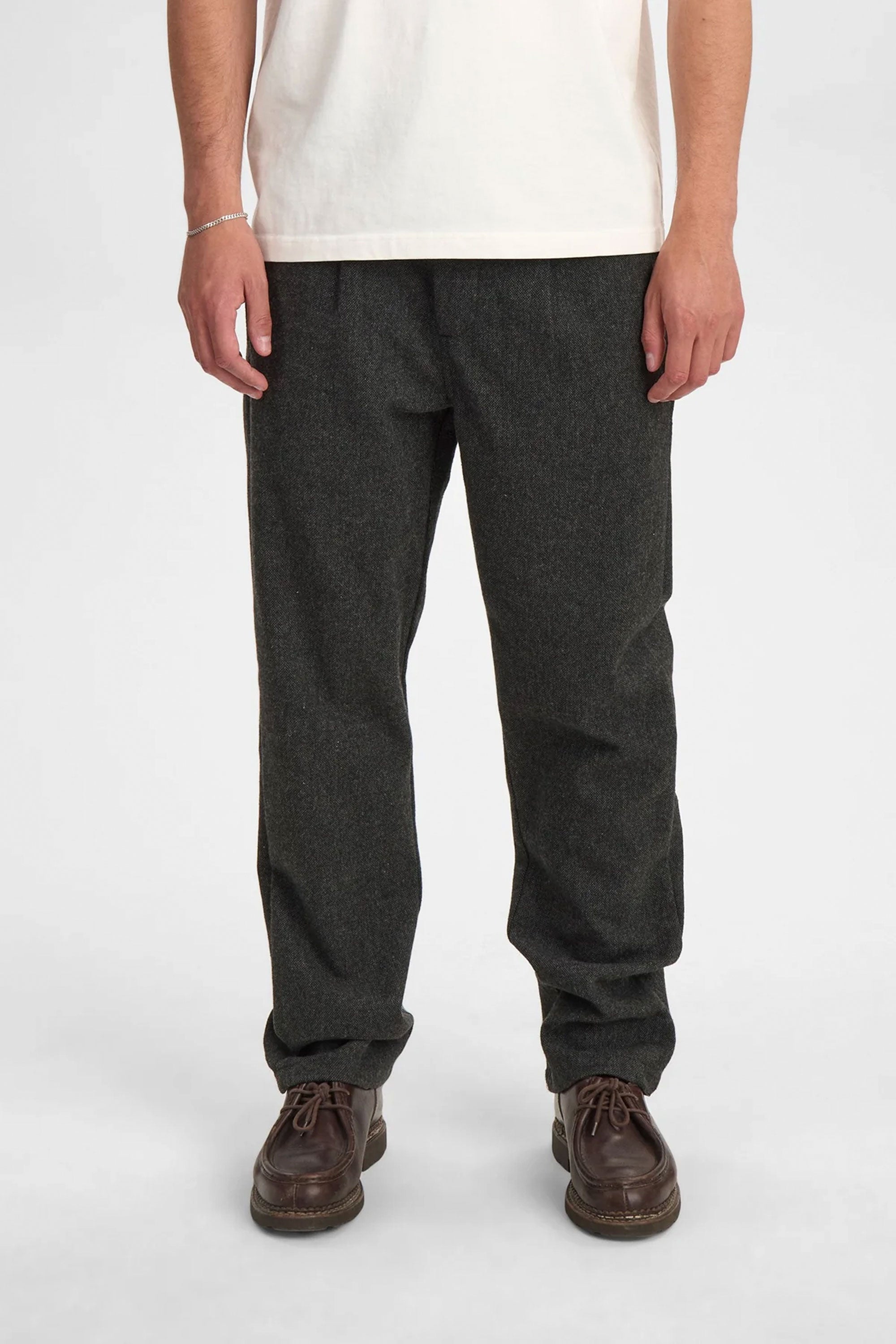 Pukas-Surf-Shop-Man-Pants-Anerkjendt-Akjan-Pleat-Wool-Pants-Granite-Gray-1