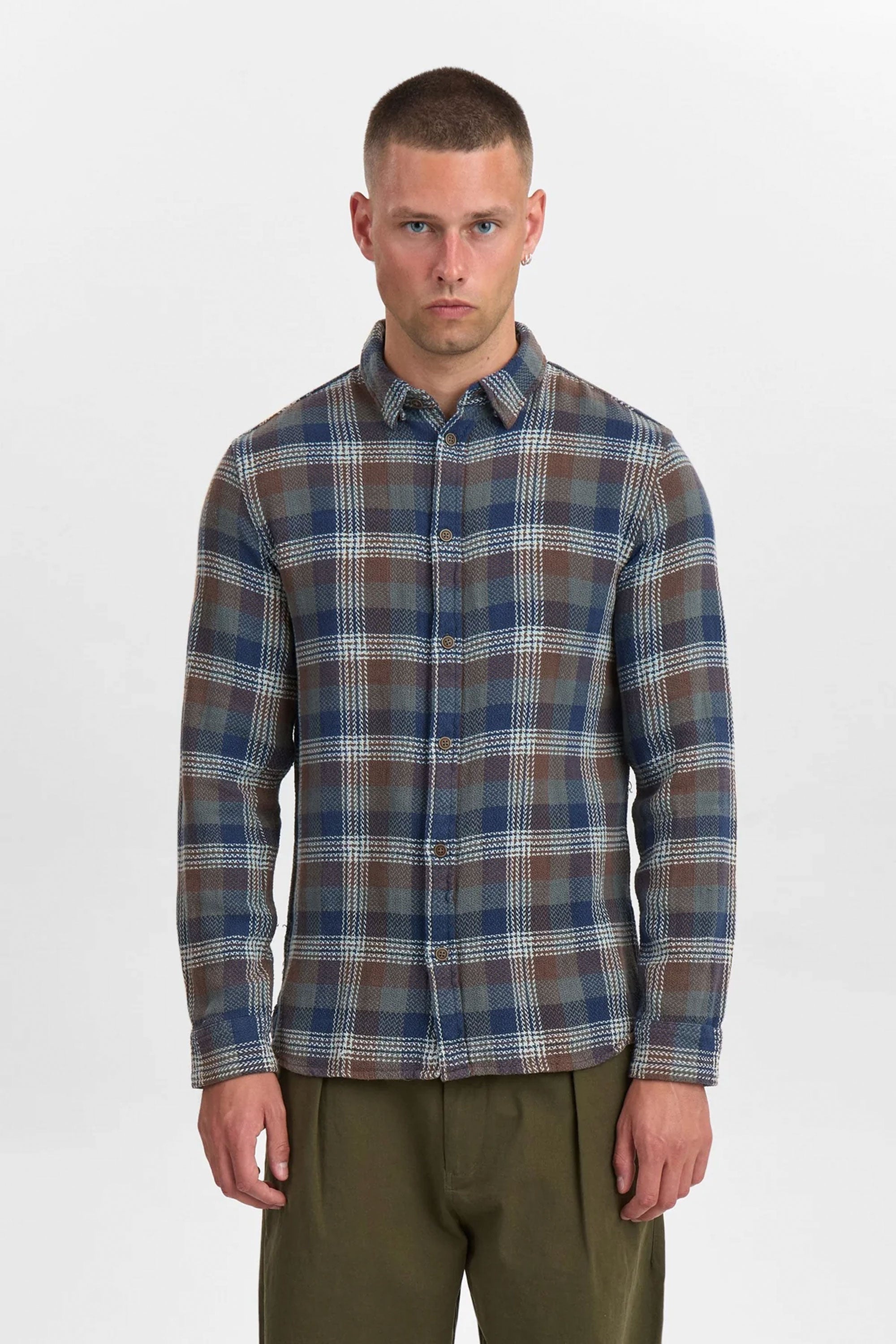 Pukas-Surf-Shop-Man-Shirt-Anerkjendt-Akleif-Indigo-Shirt-Carafe-1