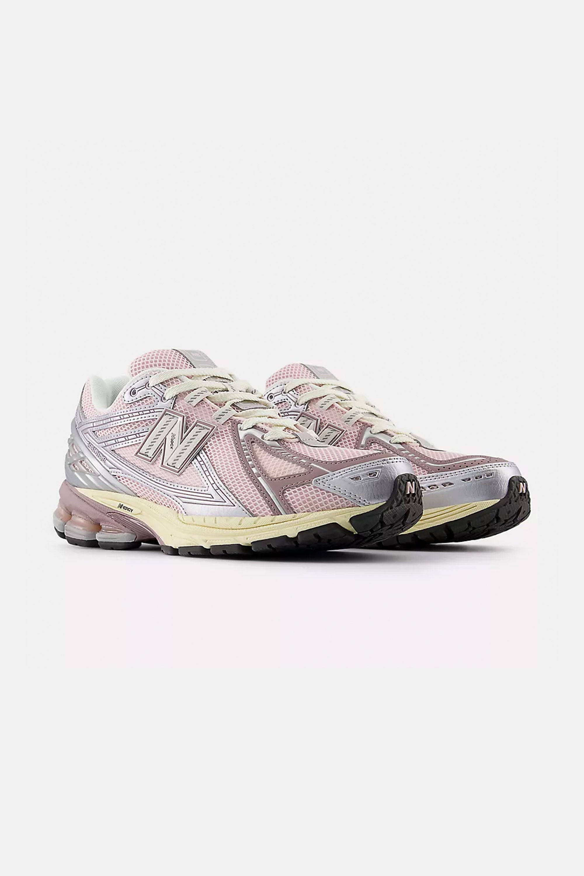 Pukas-Surf-Shop-Shoes-New-Balance-1906R-Rose-Sugar-4