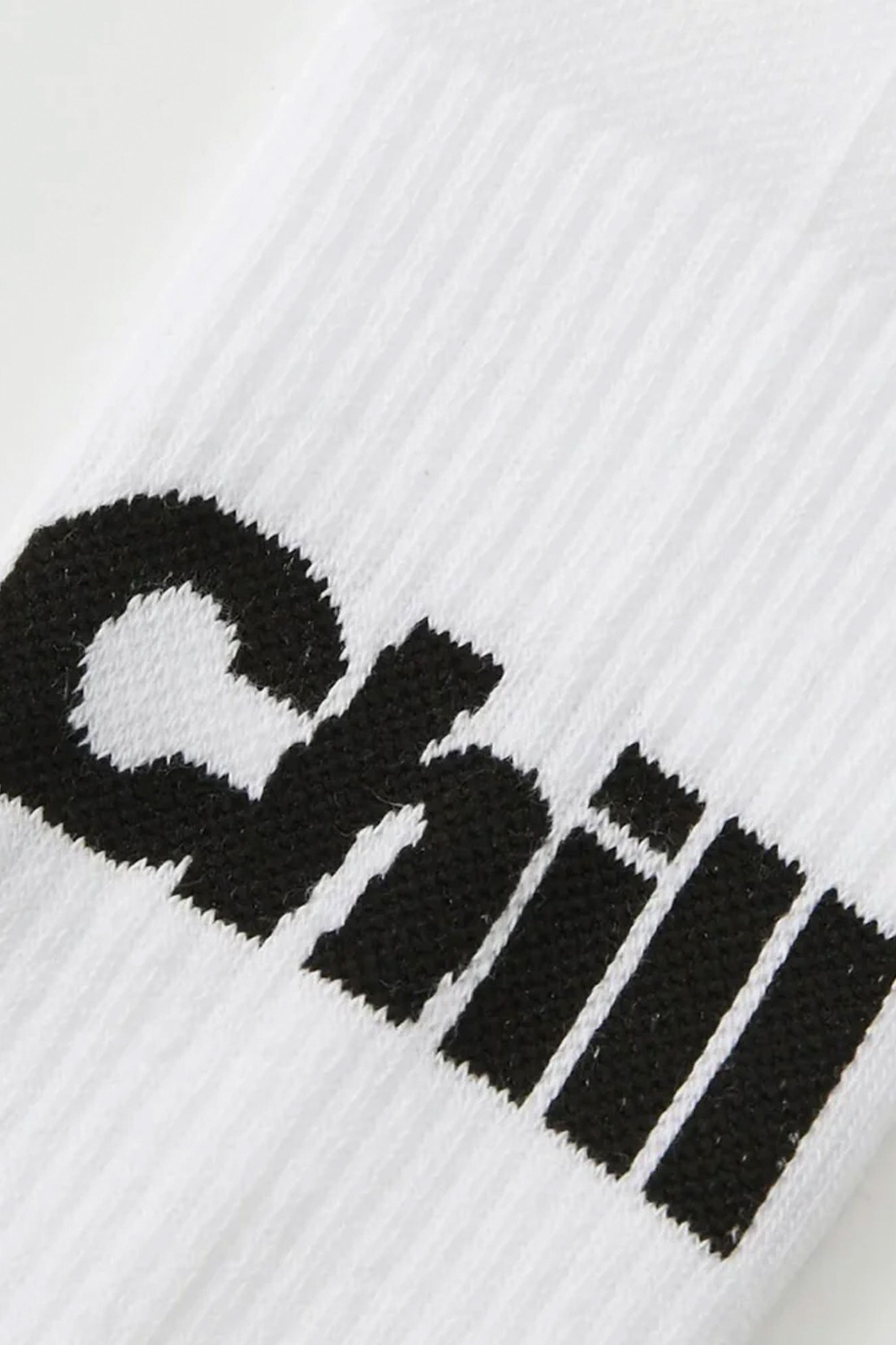 Pukas-Surf-Shop-Socks-On-Vacation-Chill