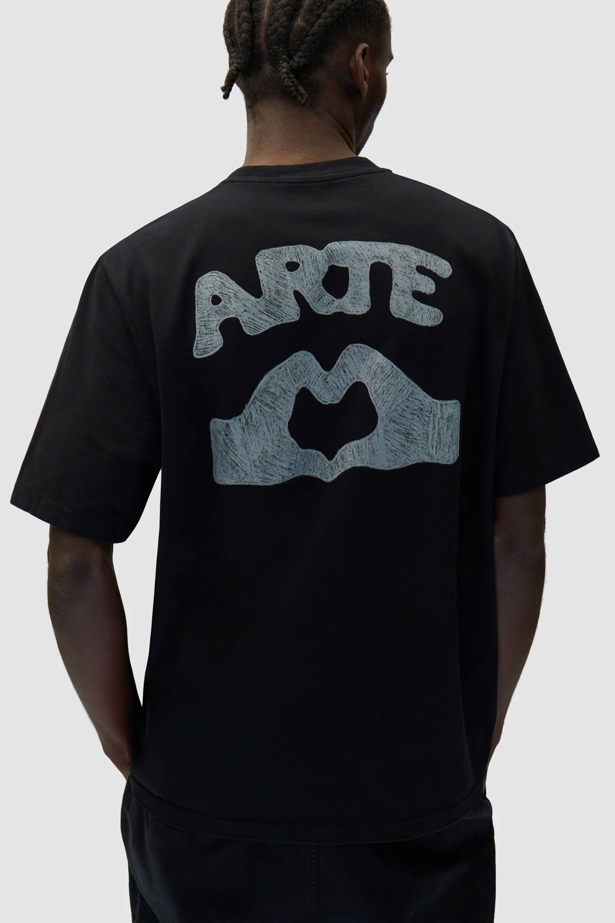 Pukas-Surf-Shop-Tee-Arte-Diels-Stich-Black