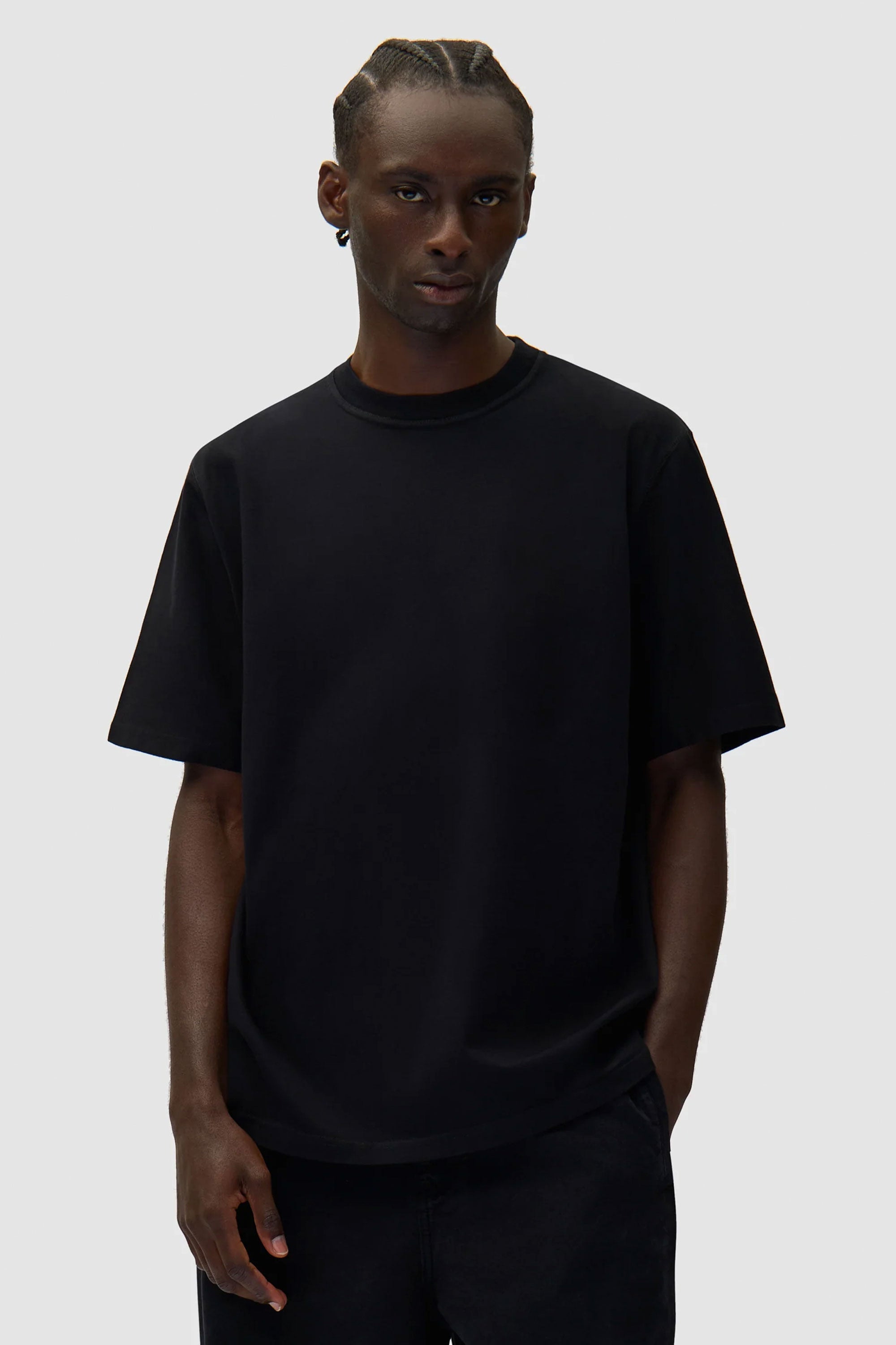 Pukas-Surf-Shop-Tee-Arte-Diels-Stich-Black