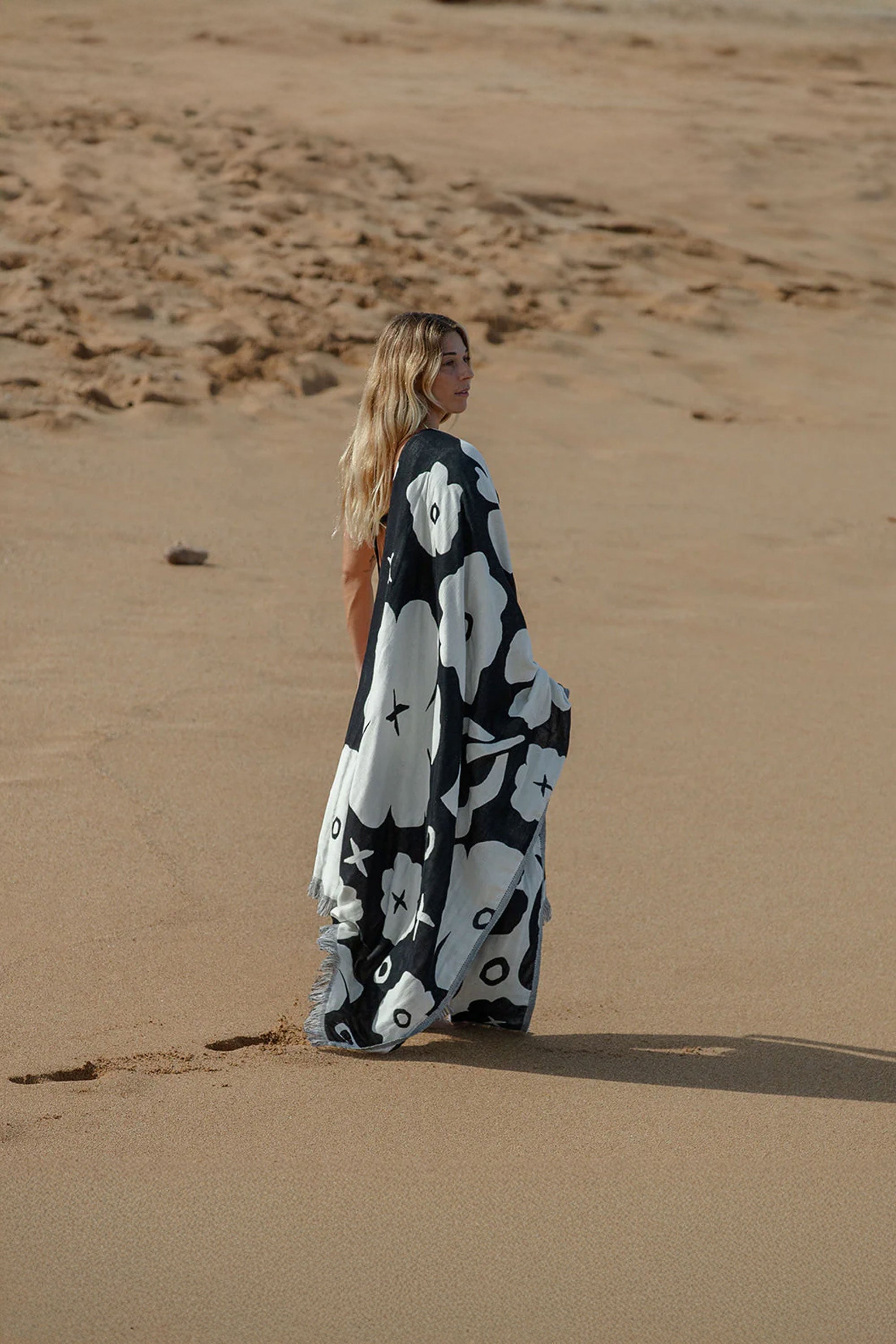 Pukas-Surf-Shop-Towel-Slowtide-XOXO-Beach-Blanket-Black-White