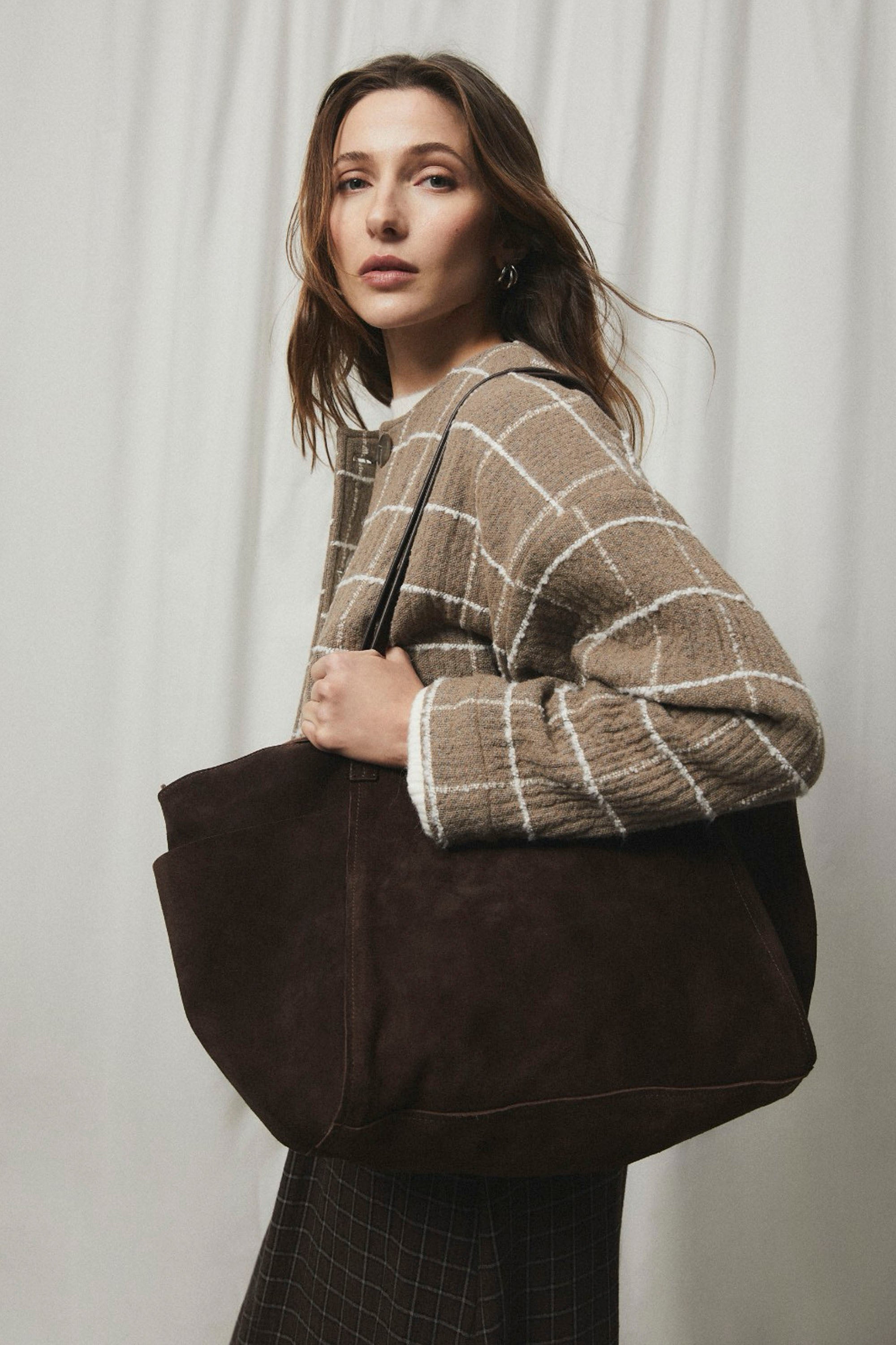 Mi & Co Happylifeshops brown suede shopper bag spacious relaxed structure