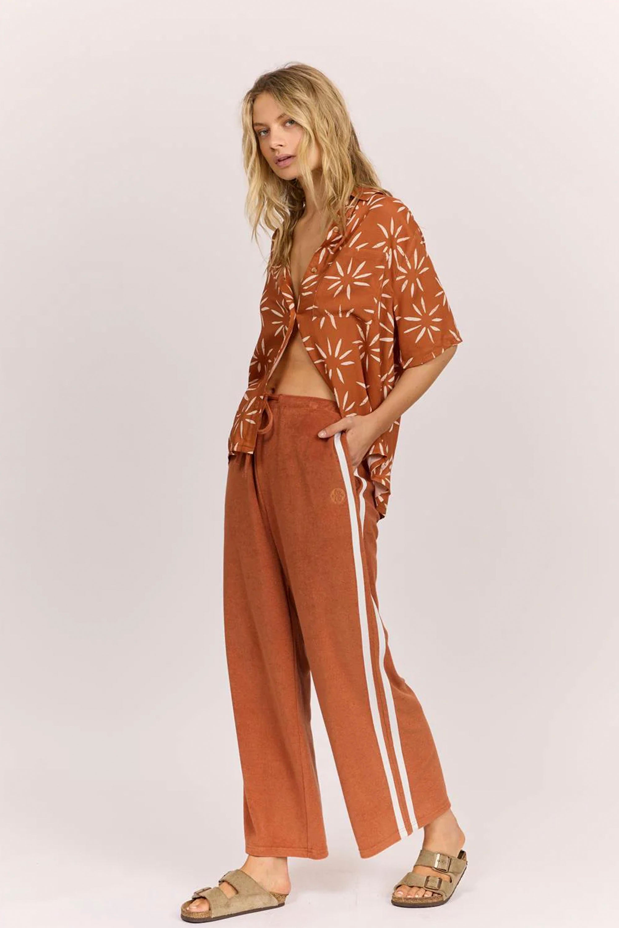 Happylifeshops Sisstrevolution Palmers Pant terracotta terry-fleece wide-leg relaxed fit”
