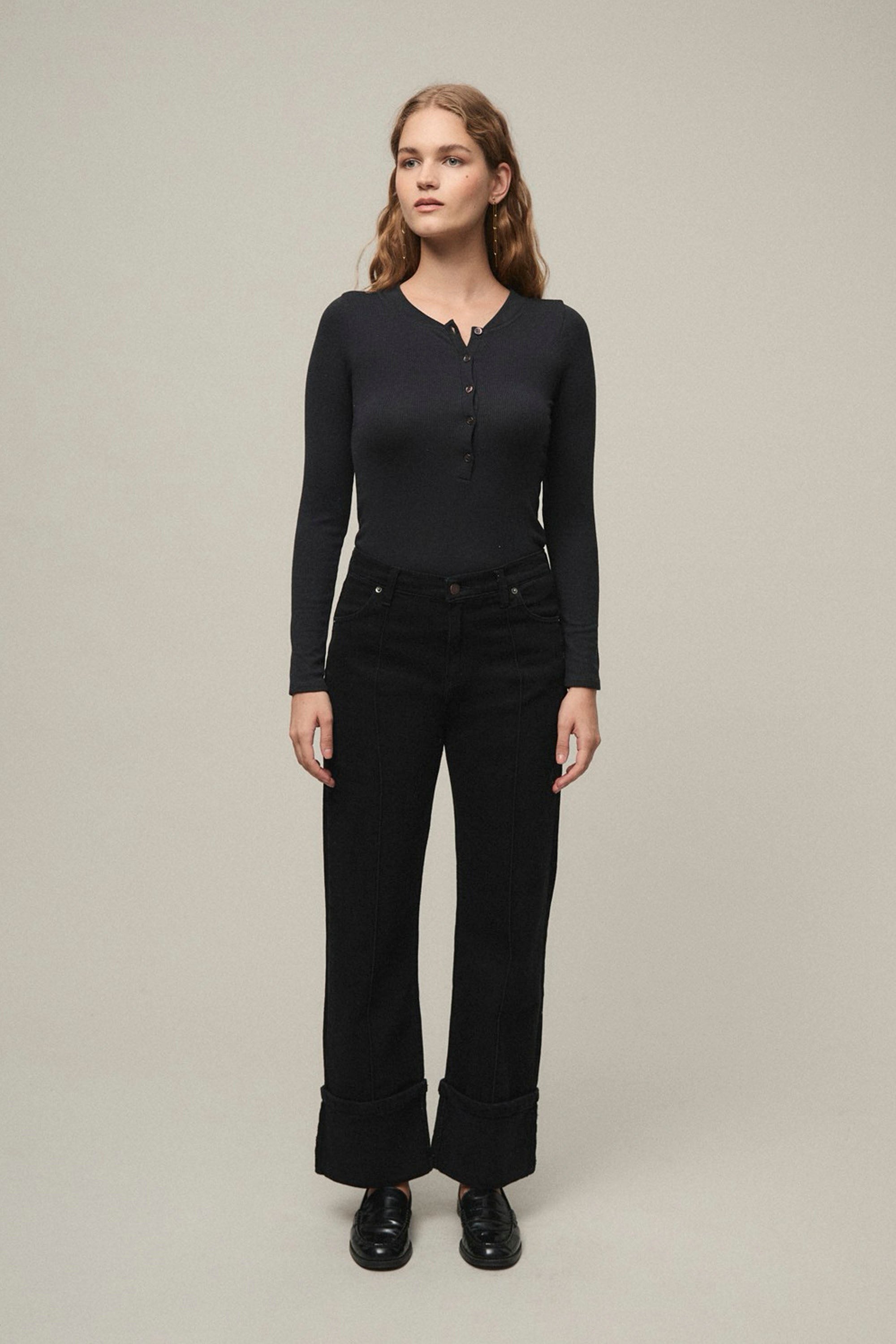 Woman wearing a black long-sleeve top and black pants Mi&co Happylifeshops