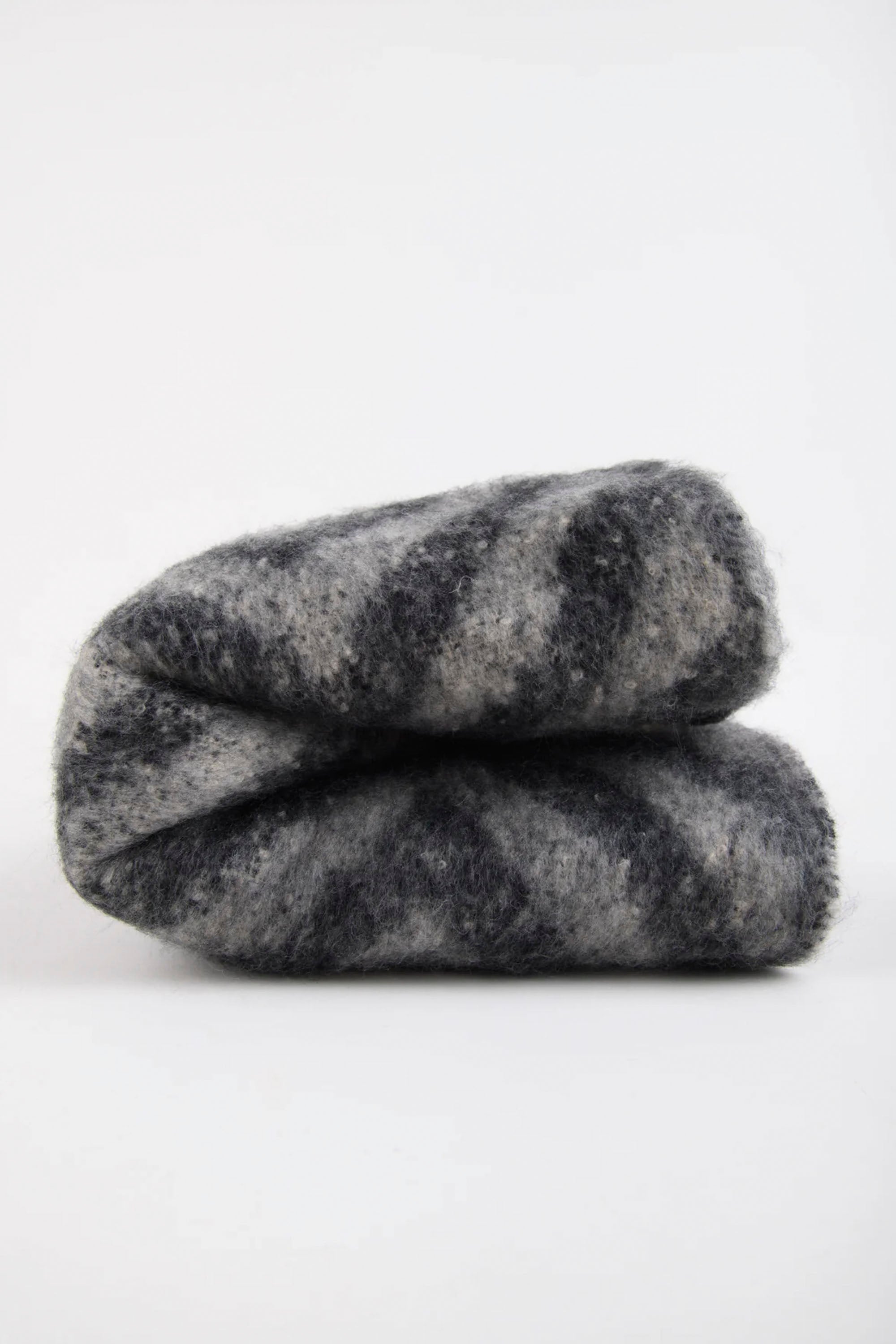 24 Colours Happylifeshops patterned scarf with bold print and cozy texture