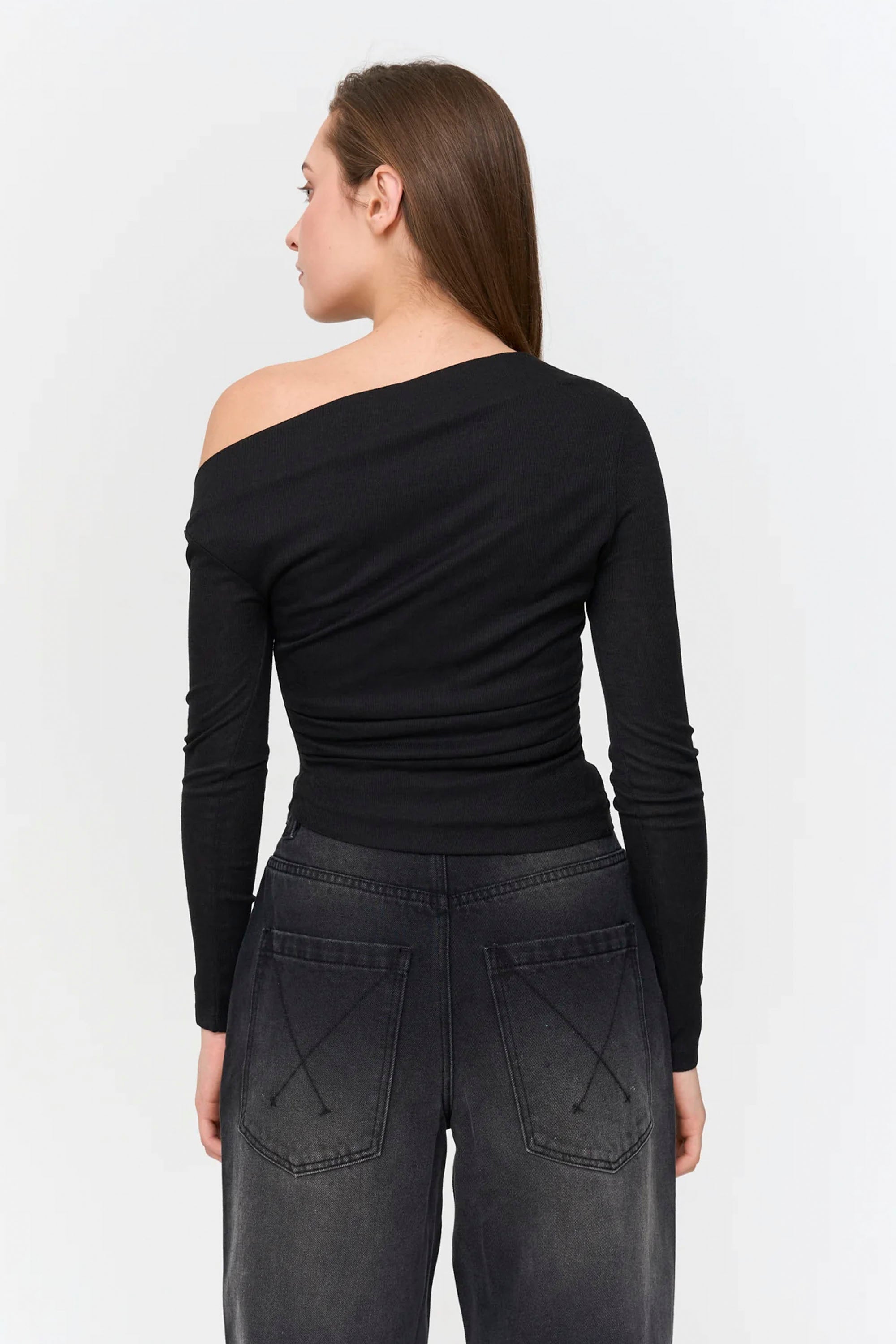 24 Colours Happylifeshops black tee structured silhouette relaxed base layer