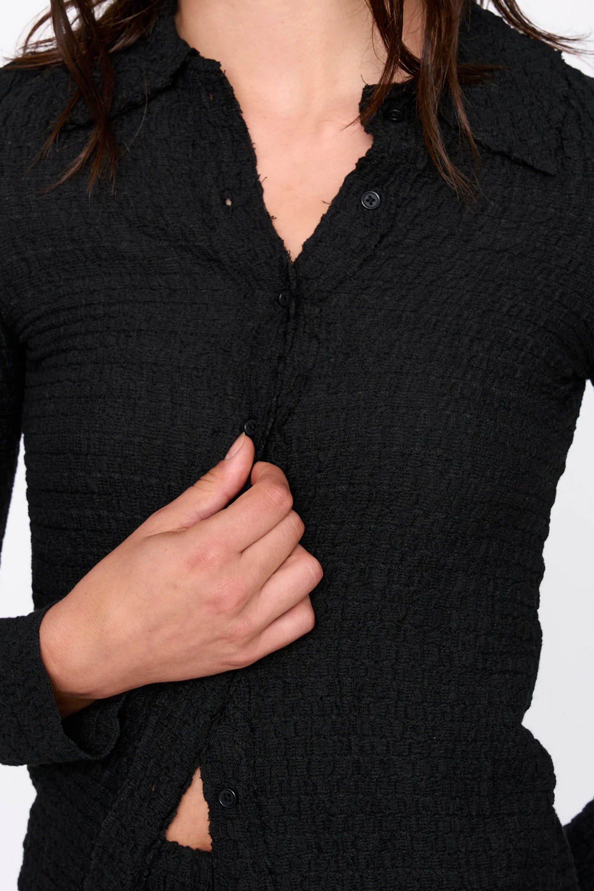 24 Colours Happylifeshops black minimalist tee relaxed silhouette organic clean style