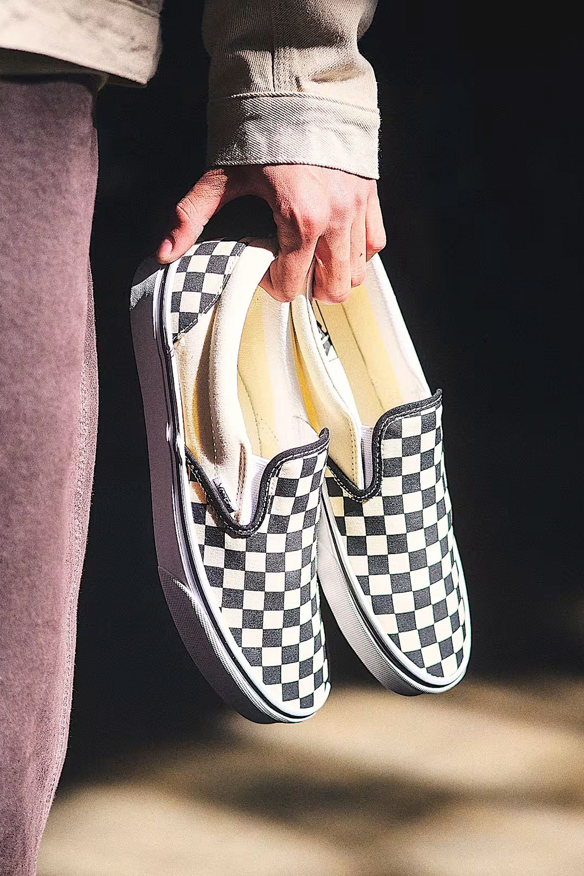 Happylifeshops Vans Classic Slip-On in White/Black