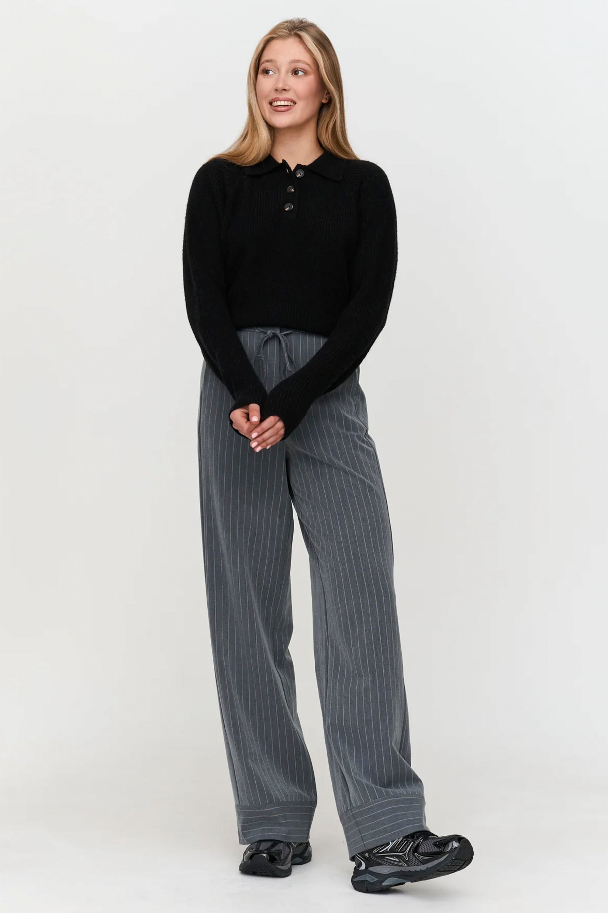 24 Colours Happylifeshops black oversized sweater relaxed drape texture