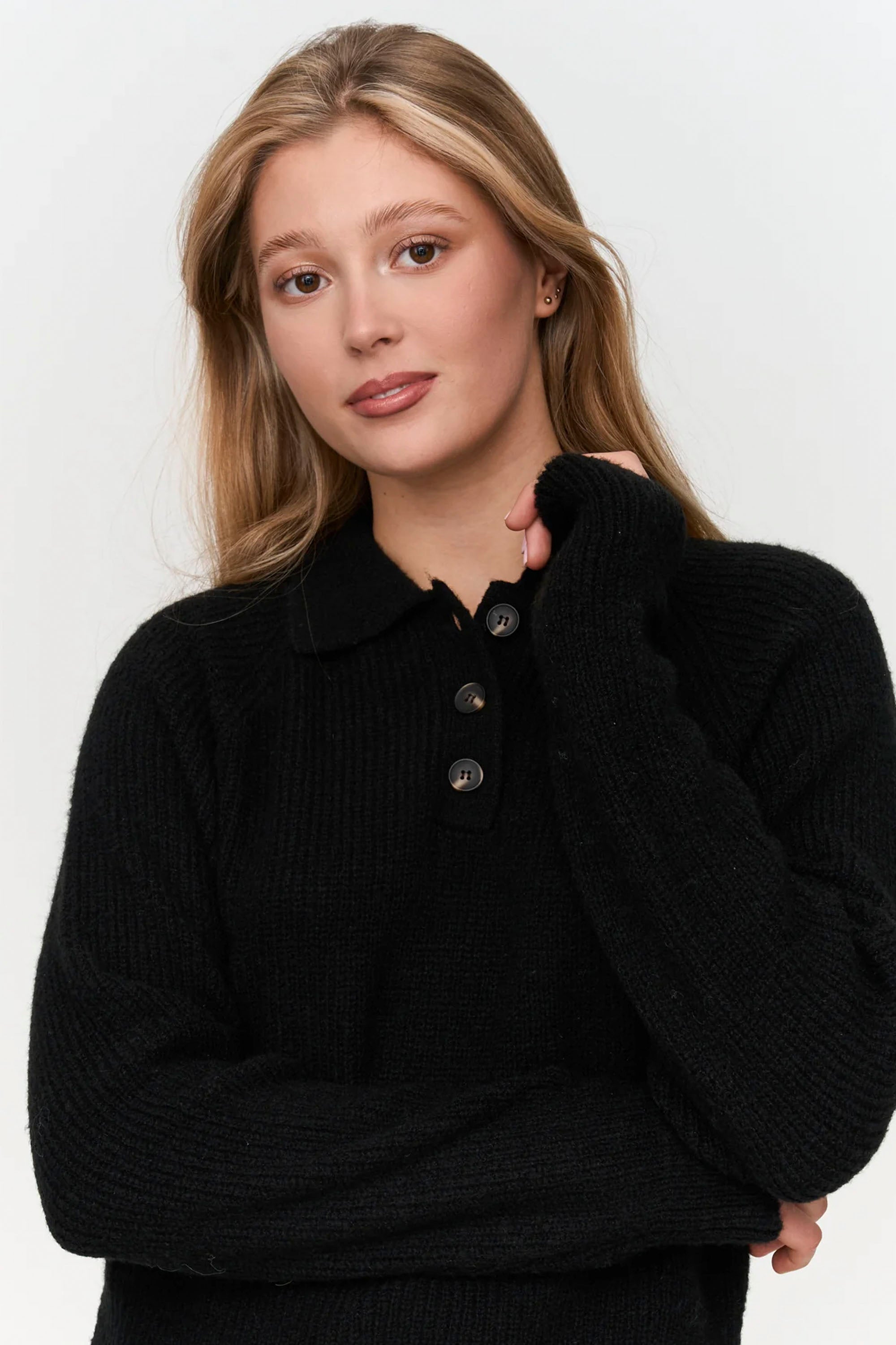 24 Colours Happylifeshops black oversized sweater relaxed drape texture