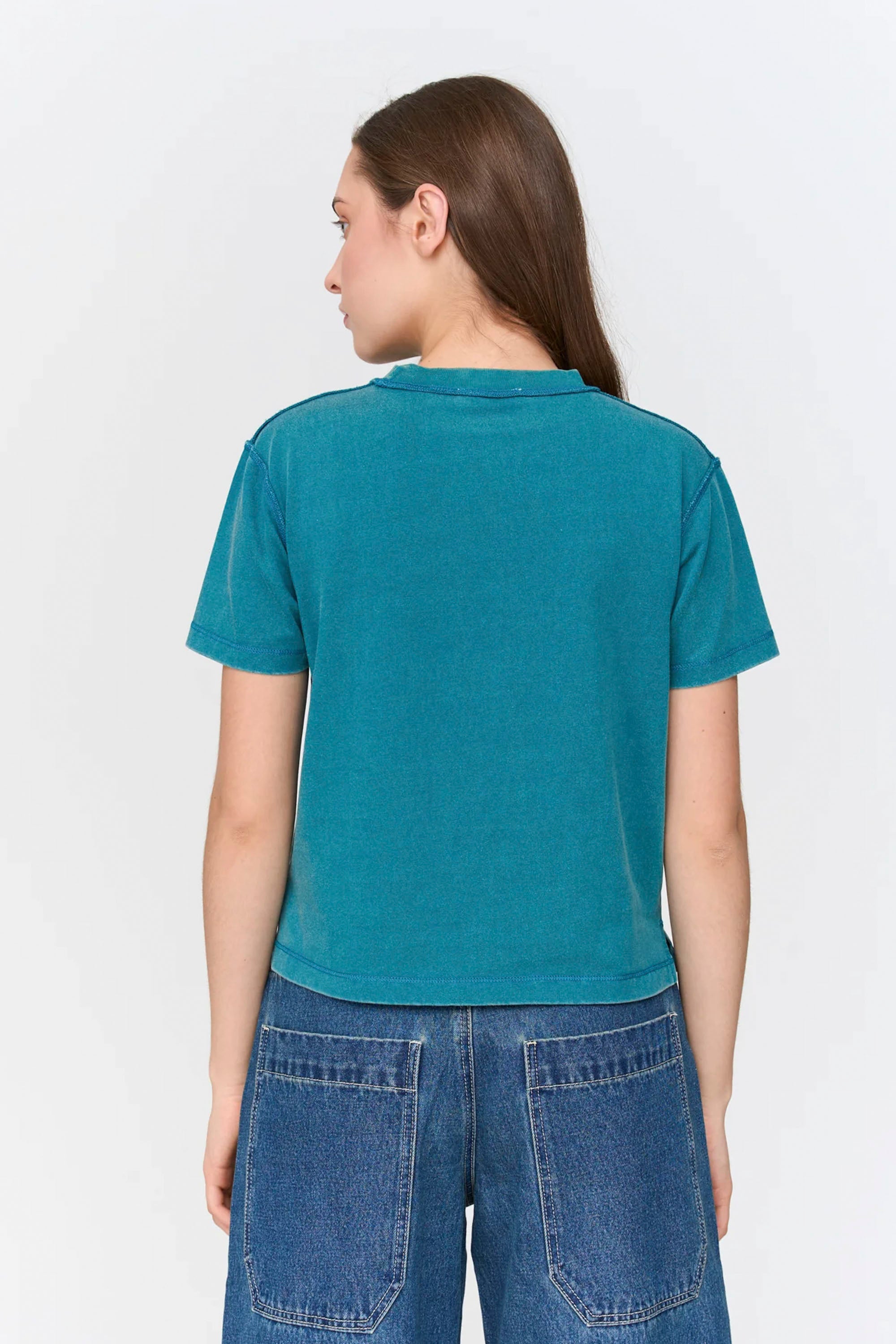 24 Colours Happylifeshops white relaxed tee clean silhouette everyday staple