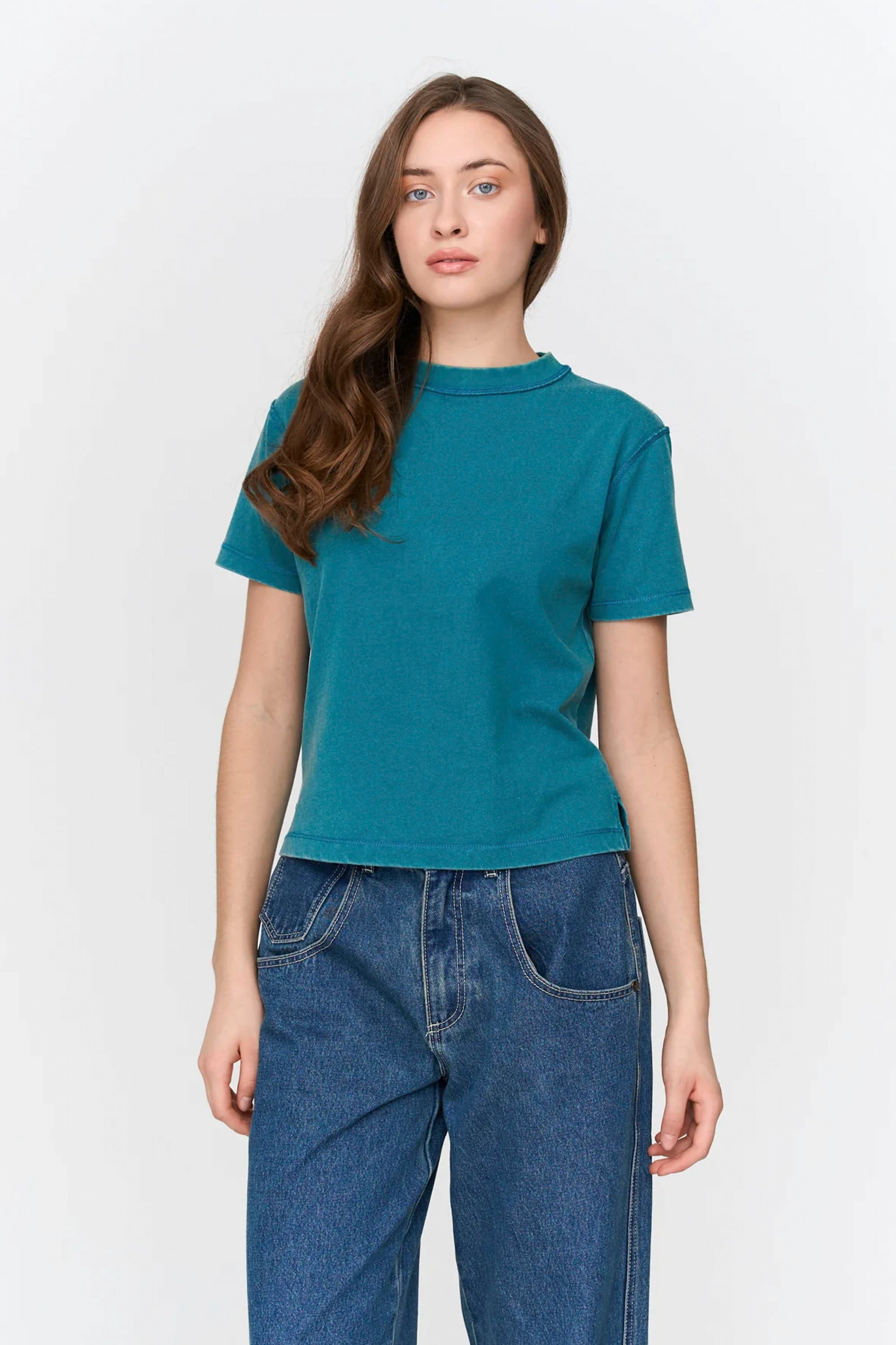 24 Colours Happylifeshops white relaxed tee clean silhouette everyday staple