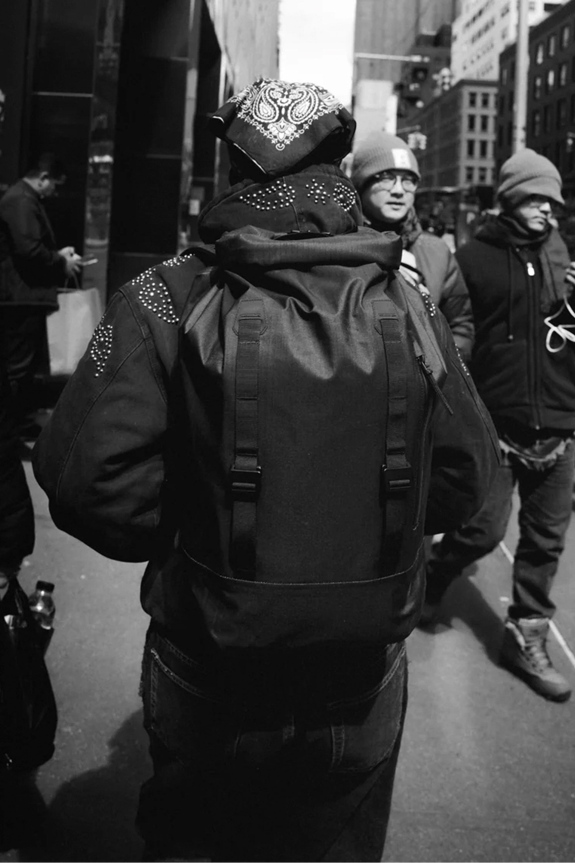 Pukas-Surf-Shop-db-journey-backpack-essential-rolltop-32l-black