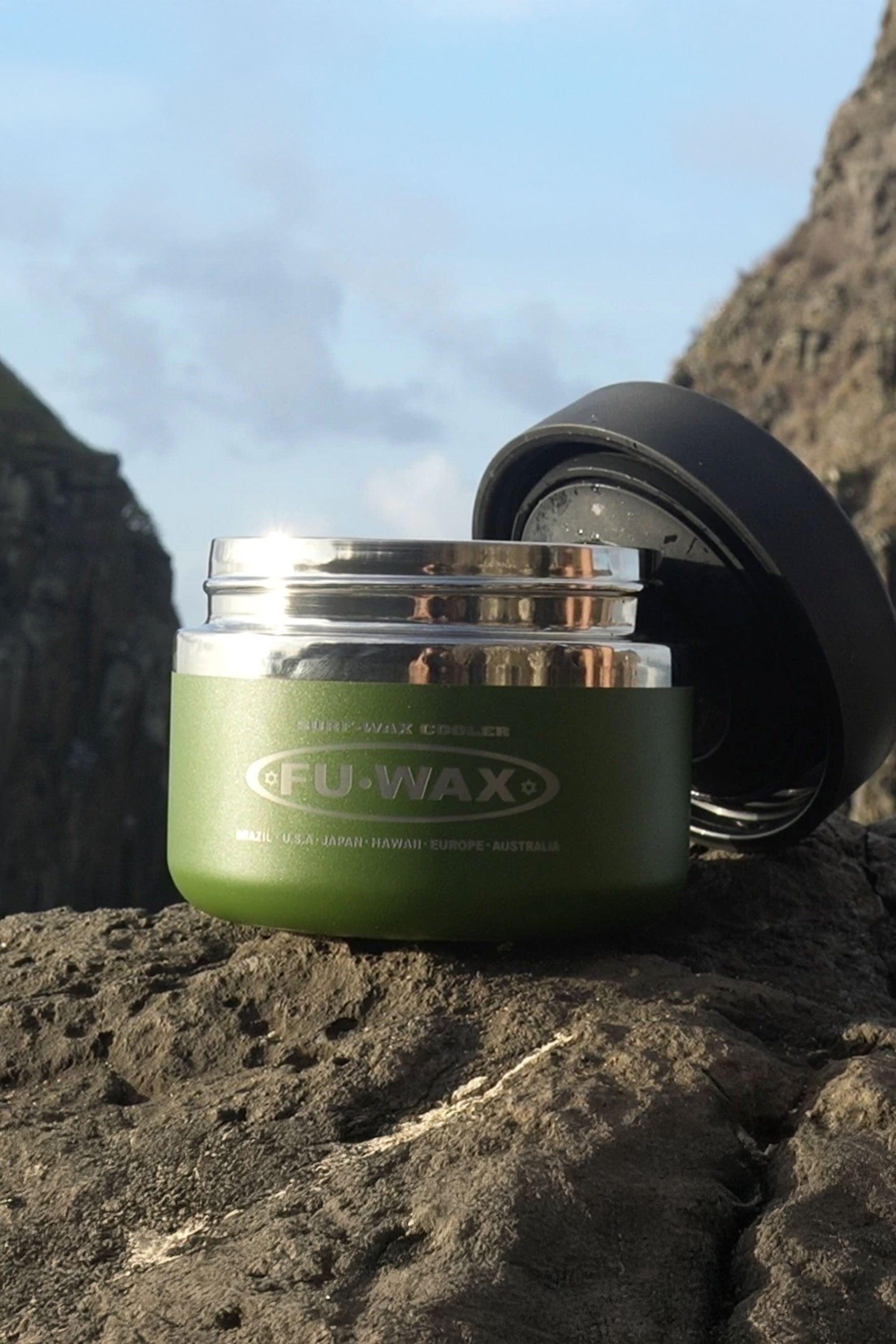 Pukas-Surf-Shop-fu-wax-cooler-green