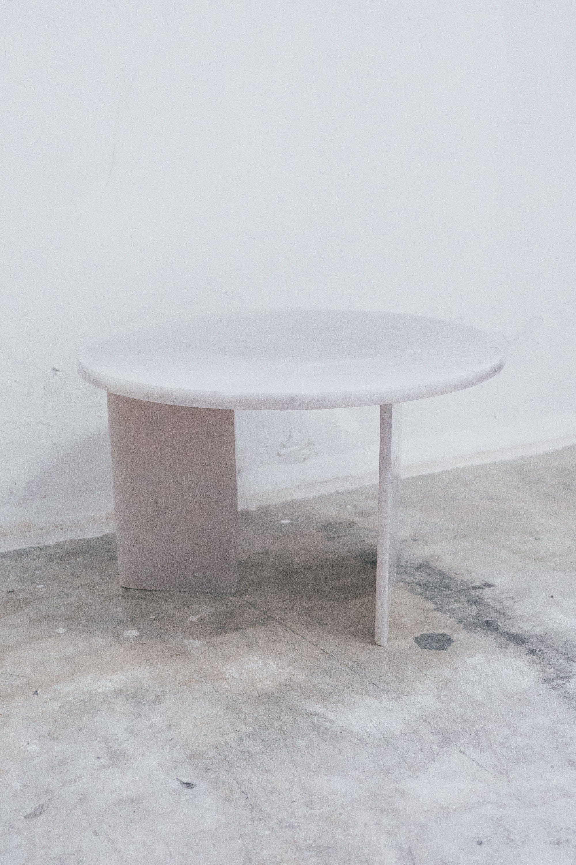 Pukas-Surf-Shop-hall-5-estudio-mesa-big-coffee-perla