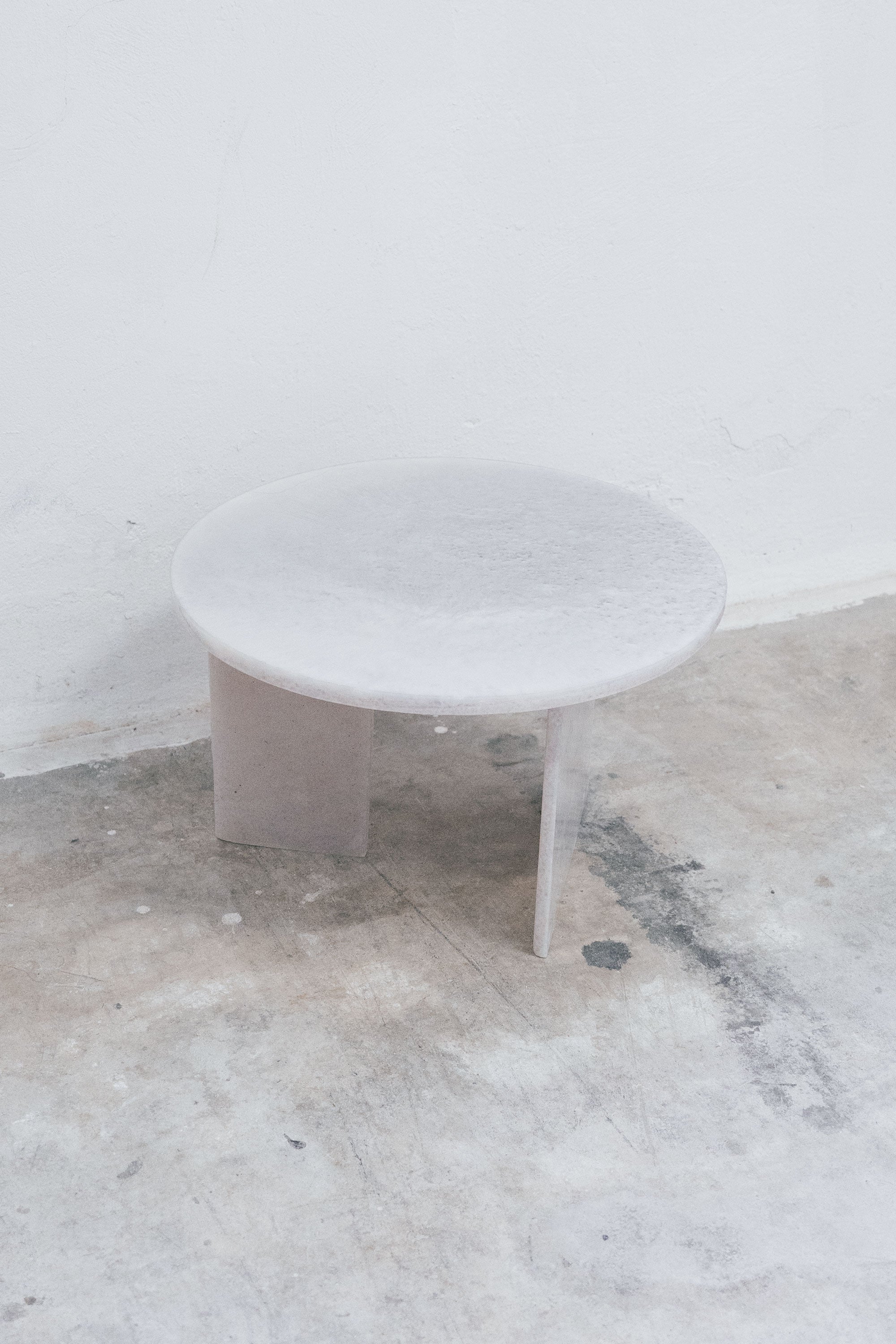 Pukas-Surf-Shop-hall-5-estudio-mesa-big-coffee-perla