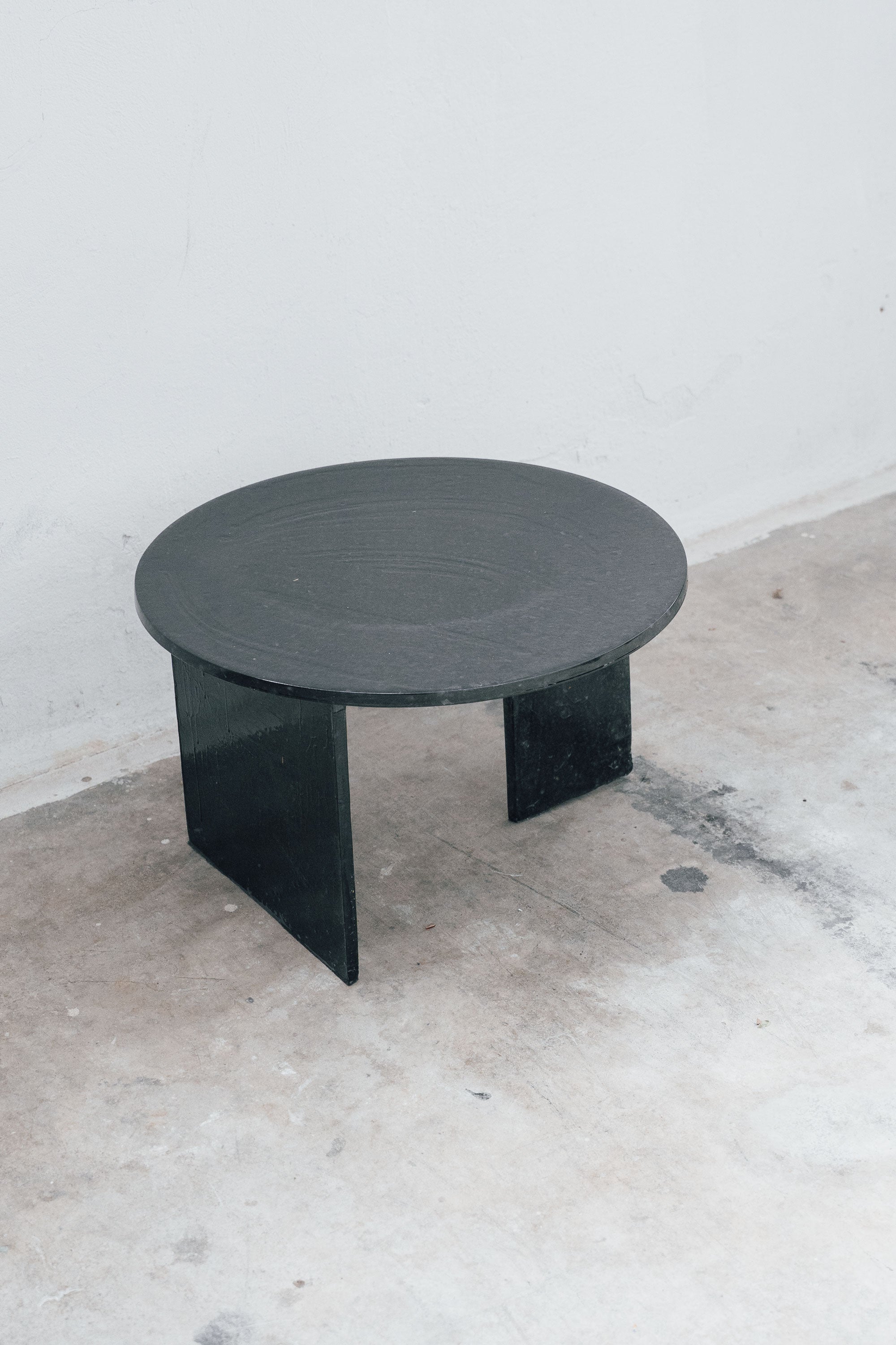 Pukas-Surf-Shop-hall-5-estudio-mesa-coffee-negro